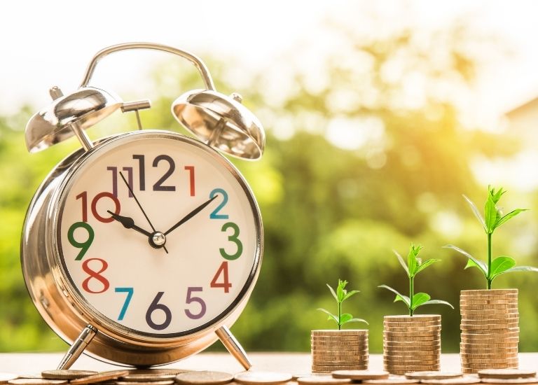 Một khắc tương đương với 2 giờ 20 phút đồng hồ và được tính bắt đầu từ 5 giờ sáng cũng như kết thúc vào 19 giờ tối trong ngày