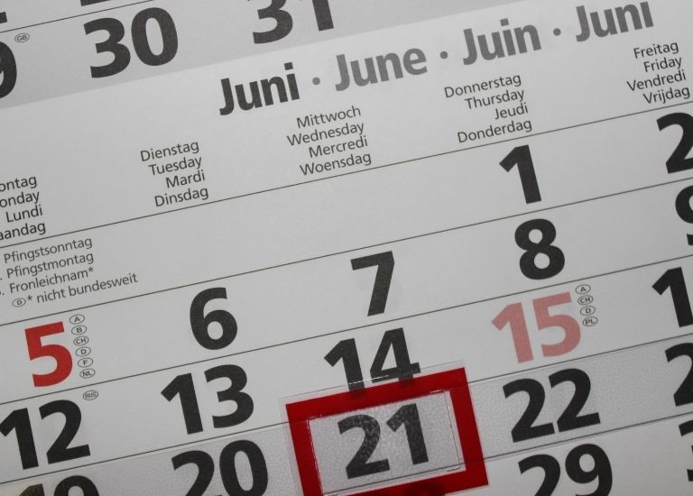 Mỗi một tháng dương lịch sẽ có hai tiết, trước là lễ và sau là khí.