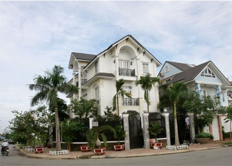 Cách xử lý đường đâm bằng xây hàng rào chắn