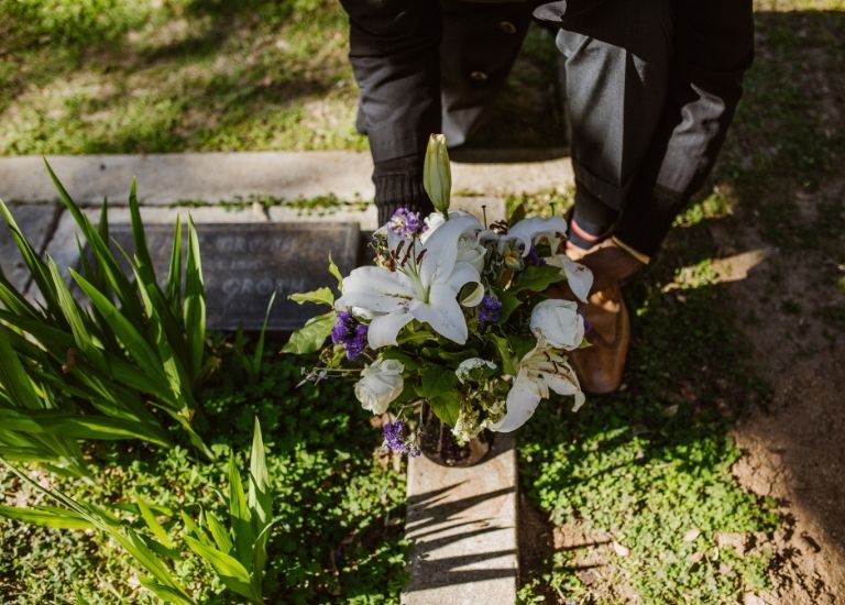 Việc chọn hướng mộ vô cùng quan trọng, quá trình chọn hướng mộ phần được người ta ví von như định hướng xây nhà ở.