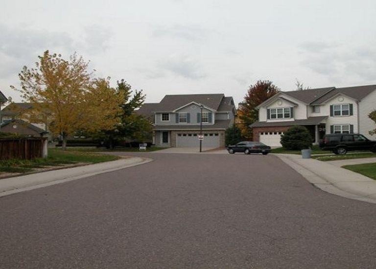 Có nên mua nhà có đường đâm thẳng vào nhà không?