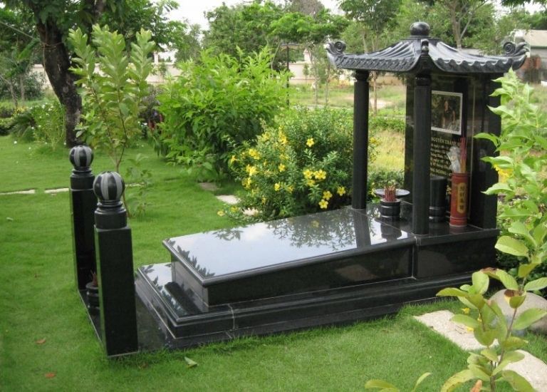 Mồ mả nằm ở Nhâm nhìn hướng Bính hay Bính nhìn hướng Nhâm thì trong khoảng 20 năm đầu sẽ phạm phải “phản ngâm phục ngâm” trong Lục Thập Hoa Giáp mà sinh ra họa hại