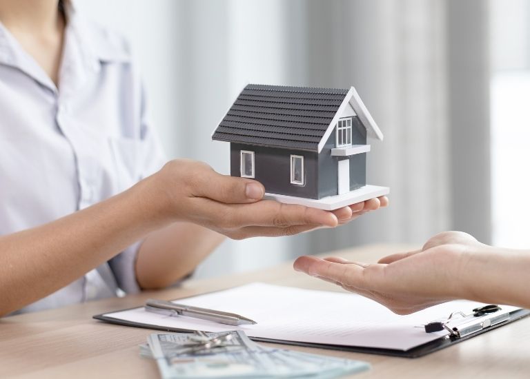 Cổng chính, phòng chủ, nhà bếp nên được thiết kế theo cách: cổng chính sinh ra phòng chủ, phòng chủ sinh ra nhà bếp, nhà bếp sinh ra cổng chính, ba thứ này thường tương sinh và không khắc nhau