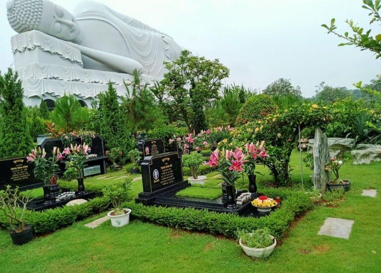 Trước khi tiến hành cải táng, gia đình nên tổ chức lễ cáo đường ở nơi thờ tự