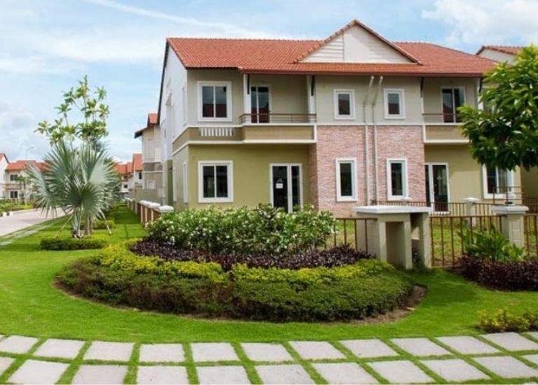 Xử lý theo phương pháp dựng tiểu cảnh trước nhà