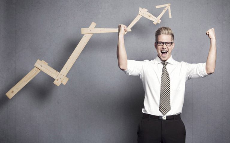 Tuoi Canh Ty luon nghiem tuc va nhiet tinh trong cong viec