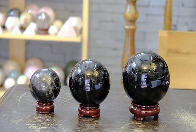 Qua cau thach anh den