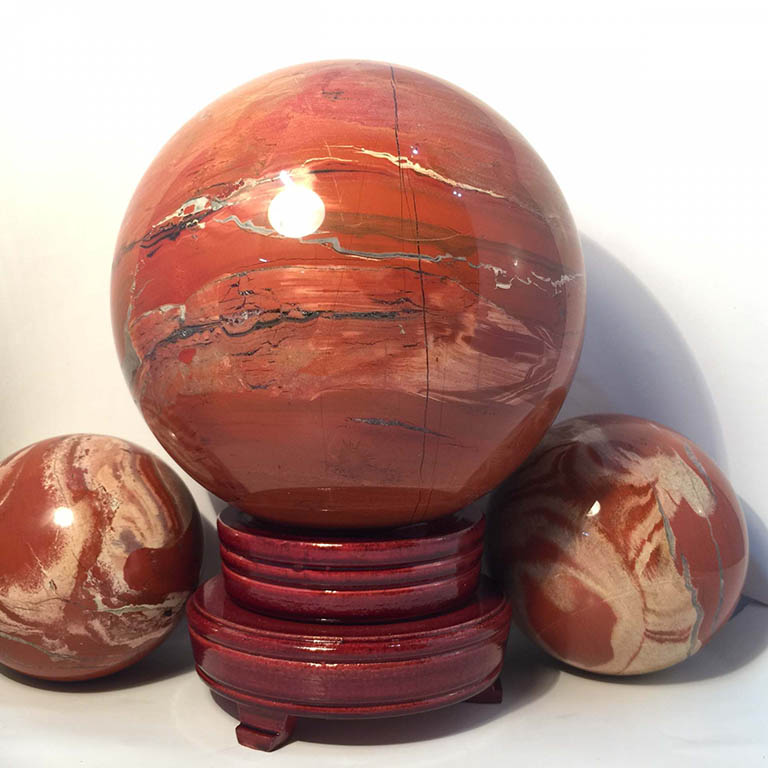 Qua cau ngoc bich do