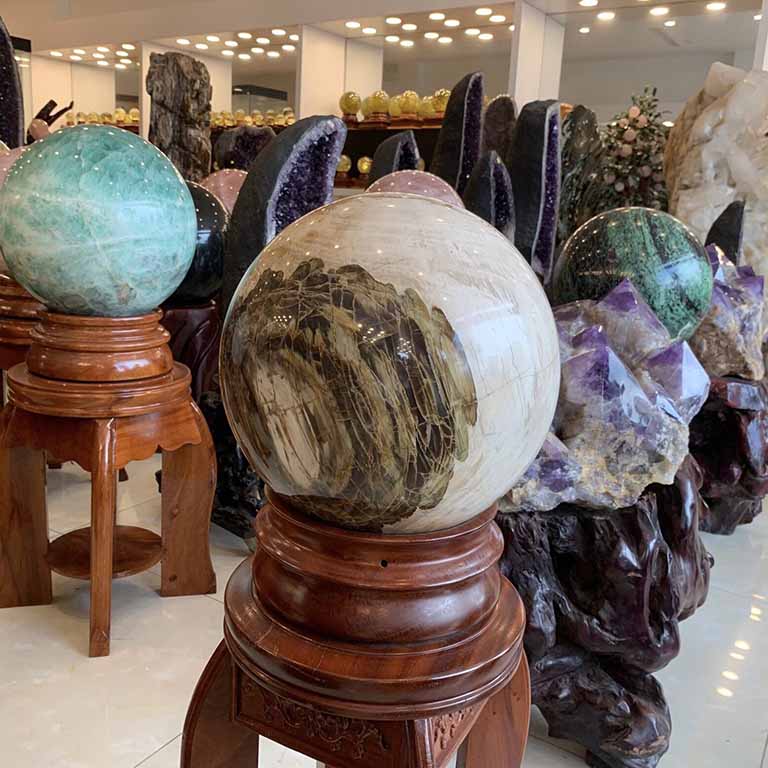 Cach chon qua cau phong thuy cho nguoi menh Kim