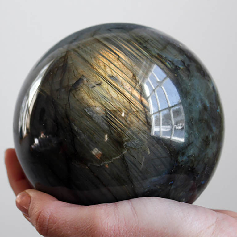 Qua cau da xa cu den