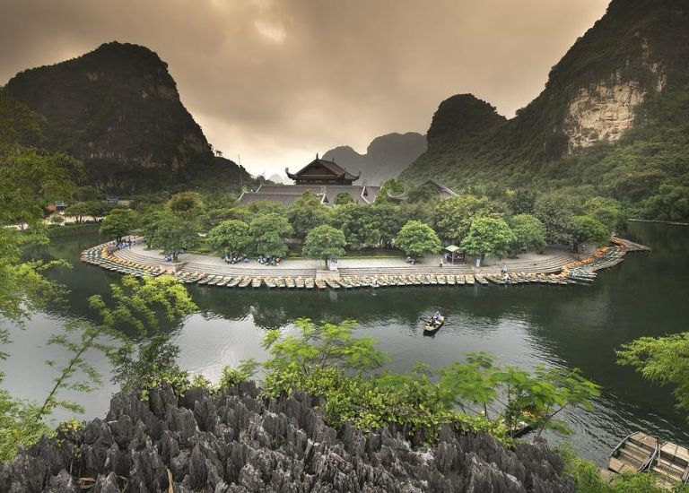 Phong thủy Âm Trạch gồm có 5 yếu quyết quan trọng nhất và phức tạp nhất là ngũ pháp gồm long, sa, thủy, huyệt và hướng.