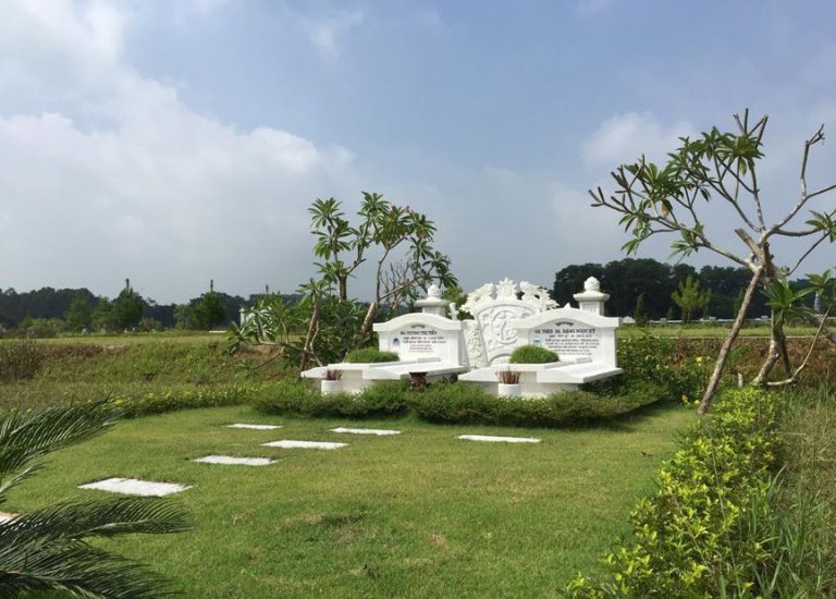 Âm trạch chính là phần đất được gia quyến dùng để xây dựng mồ mả cho thế hệ đi trước. 