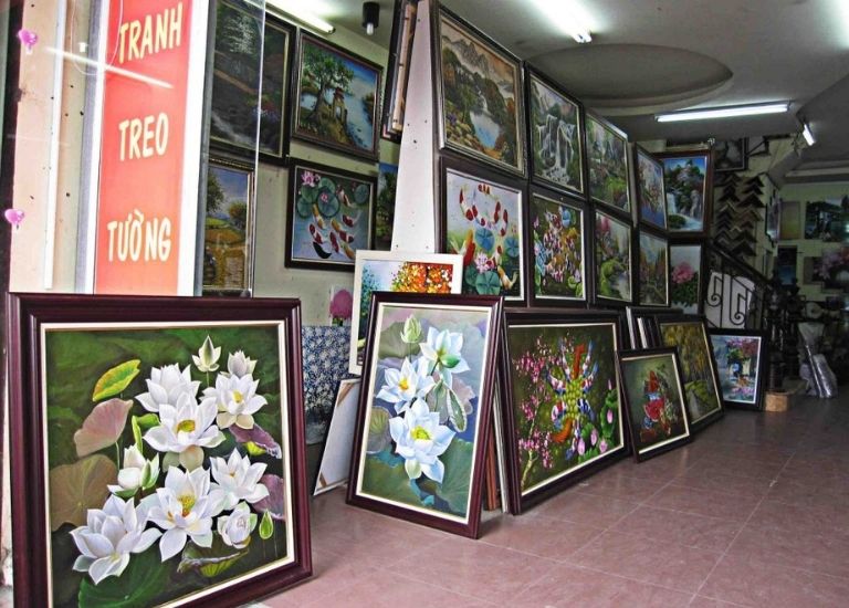 Tùy vào mỗi năm sinh, mỗi độ tuổi khác nhau mà những người mệnh Mộc lại có các đặc điểm cũng như hướng phong thủy treo tranh trong nhà riêng biệt.