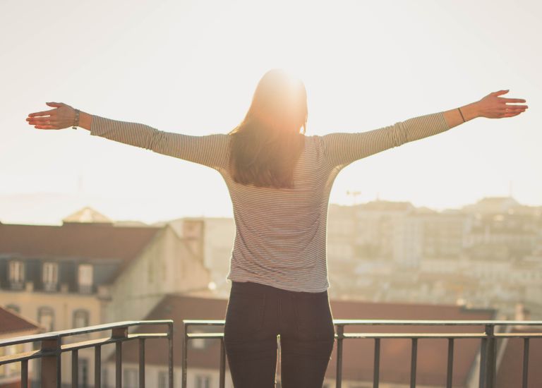 Theo tử vi trọn đời thì nữ tuổi Nhâm Dần cuộc đời ở tiền vận gặp nhiều khó khăn, thời trung vận gặp nhiều thay đổi về con đường tình duyên và hạnh phúc.