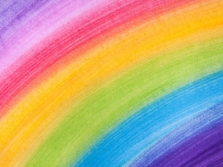 Nữ mạng tuổi Bính Ngọ mệnh Thủy mà Kim lại sinh Thủy, nên chọn các màu sắc như màu xanh nước biển, màu đen, màu xanh dương, màu đen (màu bản mệnh); màu xám, màu ghi và màu trắng