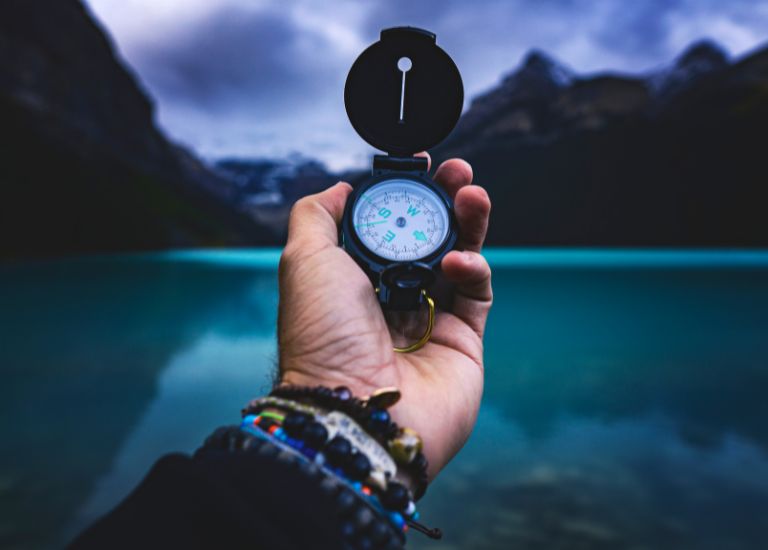 Nếu nam mạng Mậu Thân xuất hành đi xa hoặc thực hiện những công việc lớn và có tầm quan trọng thì bạn nên khởi hành vào các khung giờ chẵn, ngày chẵn và tháng lẻ.