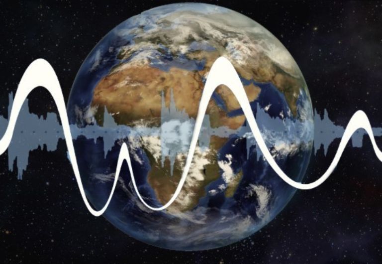 Tiếng động lạ chính là những điểm vô cùng bất thường xuất hiện ngay trong nhà bạn.