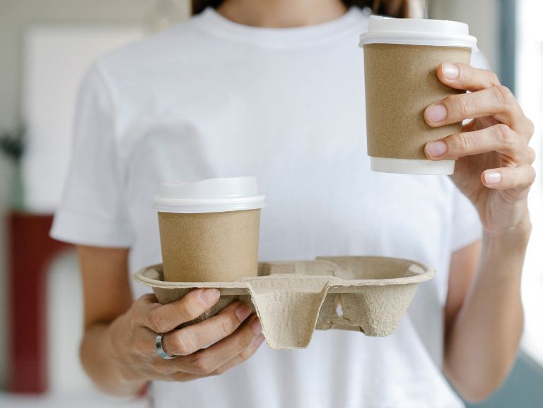 Nữ mạng sinh năm 1966 tuổi Bính Ngọ là những con người rất tháo vát, chăm chỉ và cần cù.