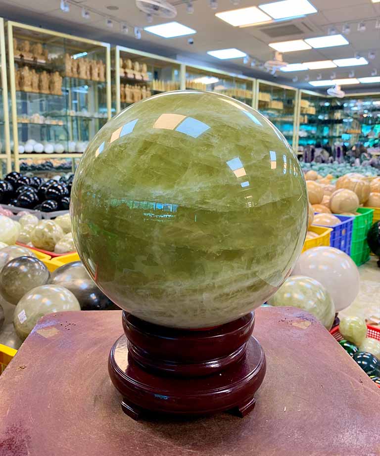 Qua cau phong thuy thach anh vang