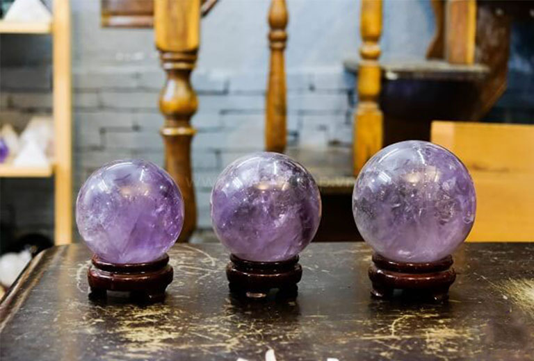 qua cau phong thuy thach anh tim