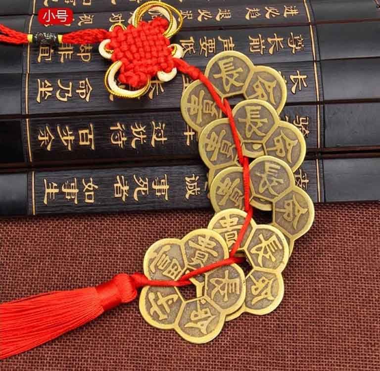 Dong tien xu phong thuy hop de phong khach