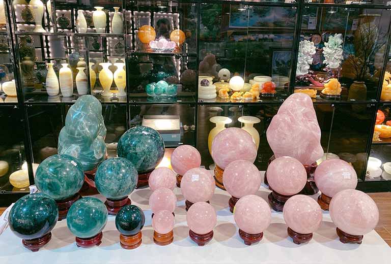 qua cau phong thuy thach anh