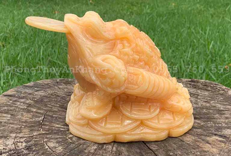 coc ngam tien tren ban tho than tai