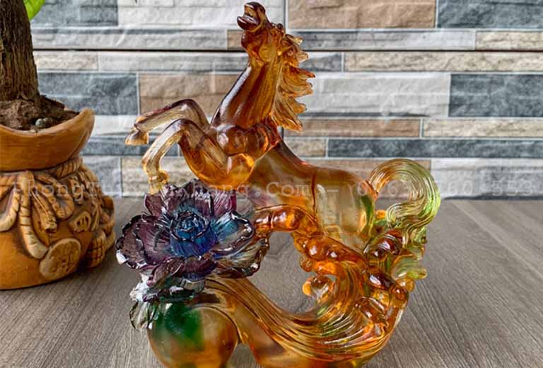 tuong ngua phong thuy menh hoa