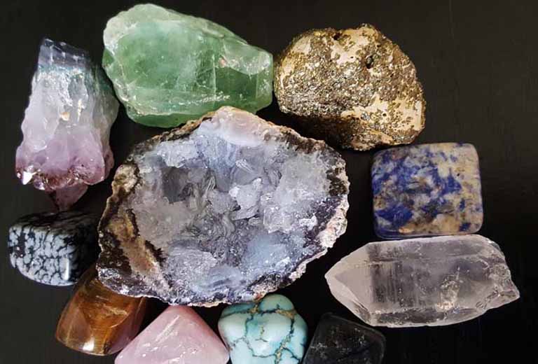 vat pham phong thuy bang da thach anh