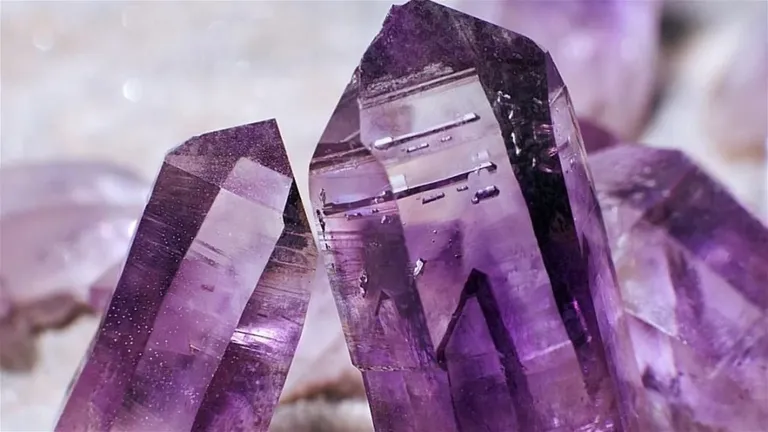 Tuổi Mậu Dần 1998 thuộc hành Thành Đầu Thổ ó thể sử dụng đá phong thủy  với màu sắc thuộc hành Hỏa