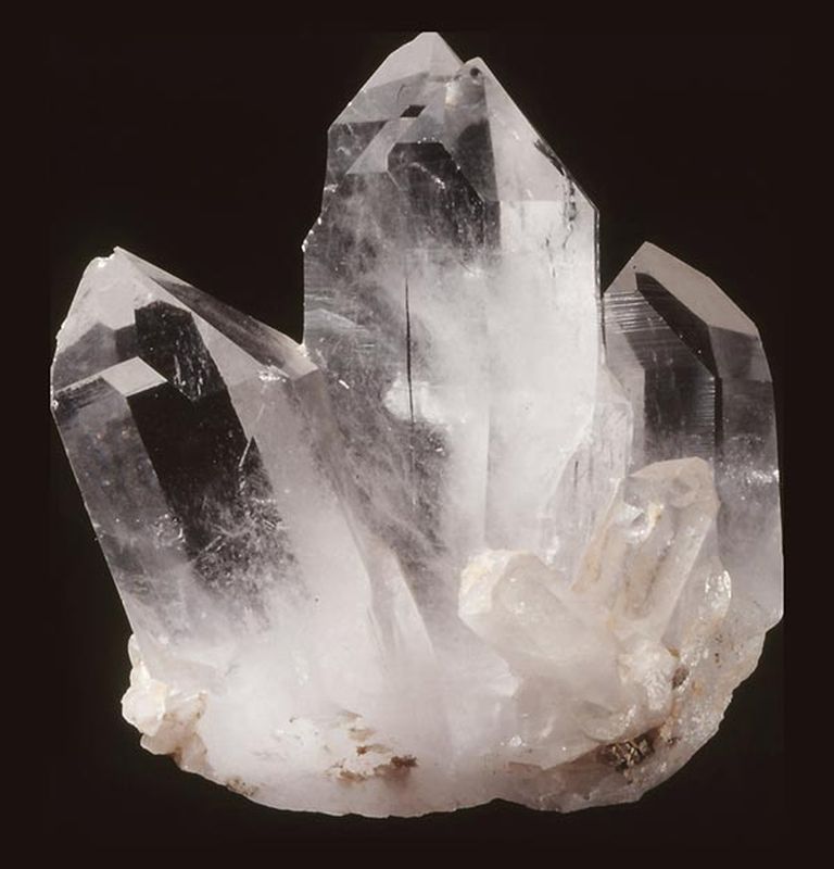 Màu trắng, trắng ánh kim phù hợp với người tuổi Tuổi Đinh Mùi 1967