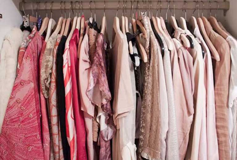 co nen mua quan ao trong thang co hon 