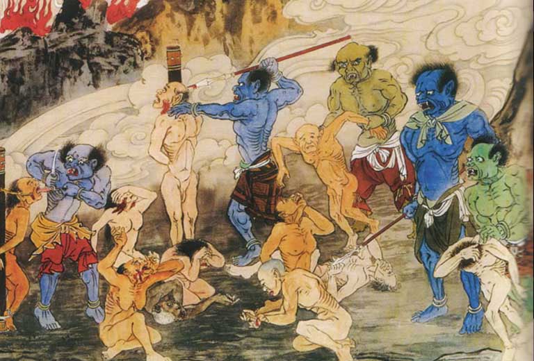 co-nen-mua-quan-ao-trong-thang-co-hon-khong