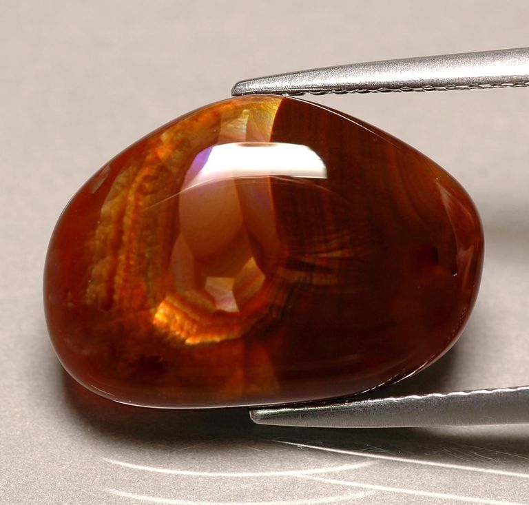 Đá mã não đỏ một trong những loại đá phong thủy cho người mệnh Thổ mang lại nhiều may mắn tài lộc, vinh hoa phú quý