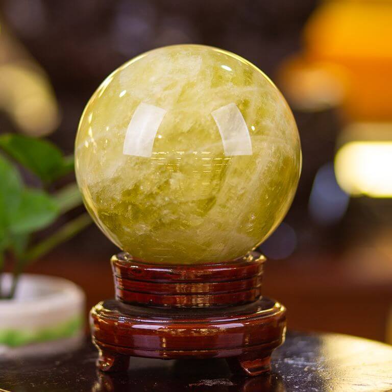 Đá thạch anh vàng (Citrine) một trong những dòng đá phong thủy cao cấp hiện nay, loại đá này cực kỳ phù hợp với người người mệnh Thổ