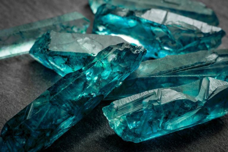 Đá Aquamarine một trong những loại đá phong Thủy cho người mệnh Thủy