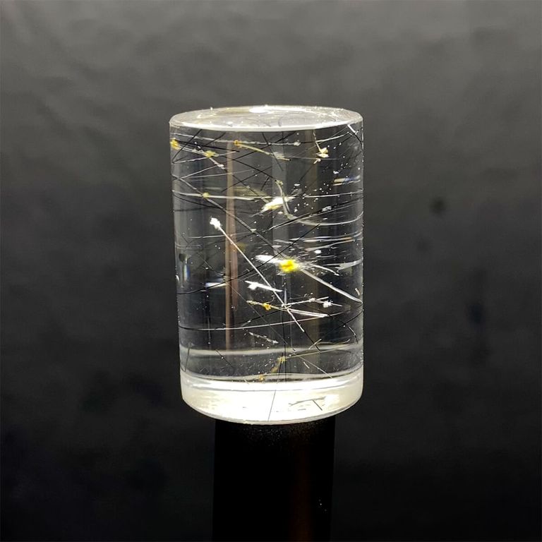 Thạch Anh tóc đen có mối quan hệ tương sinh với người mệnh Thủy khi kết hợp có thể thúc đẩy nguồn năng lượng tích cực