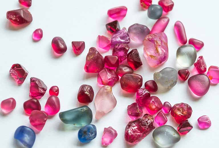 mau sac da phong thuy menh hoa