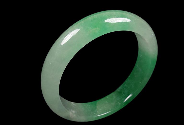 da phong thuy cam thach xanh