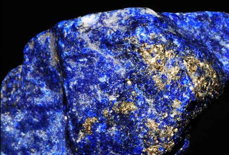 ngoc luu ly phong thuy