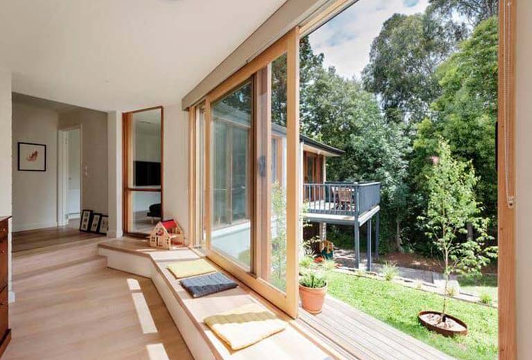 nha o co anh sang manh chieu vao