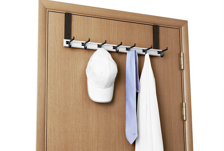 khong dong dinh tren cua nha