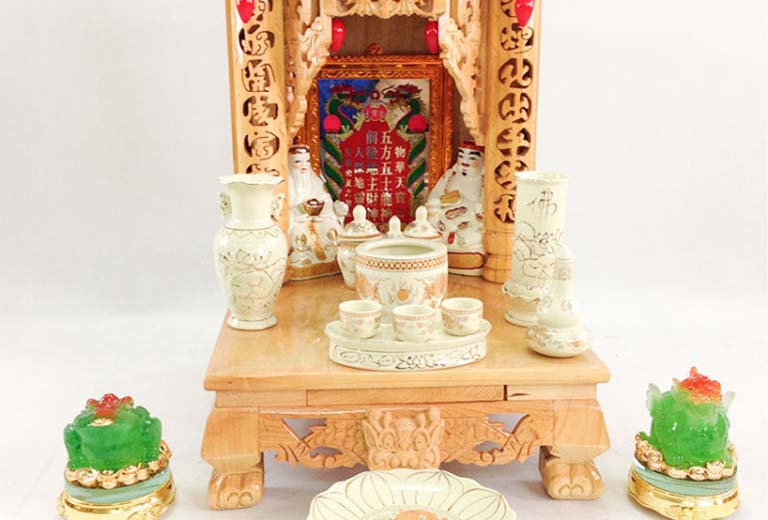 co nen doc van khan than tai tho dia hang ngay