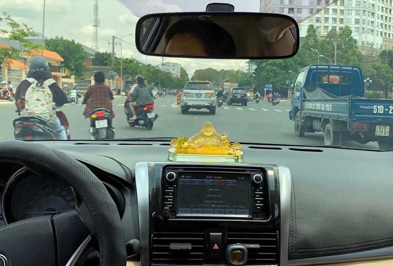 co nen dat tuong phat tren xe o to