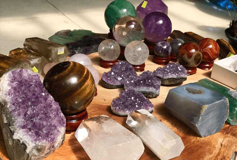 da phong thuy cho nguoi tuoi ty