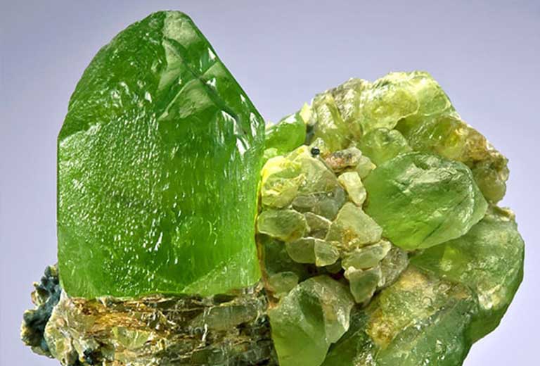 da phong thuy cho tuoi ky ty