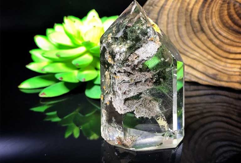 thach anh uu linh trang