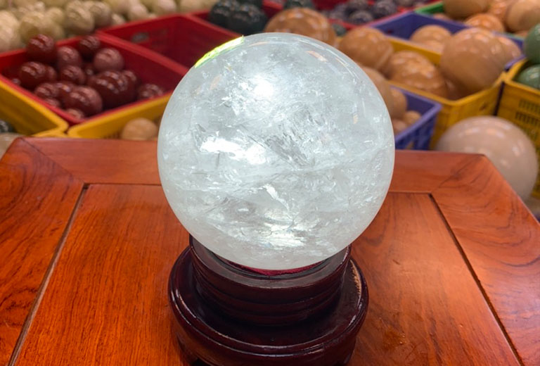 qua cau thach anh pha le