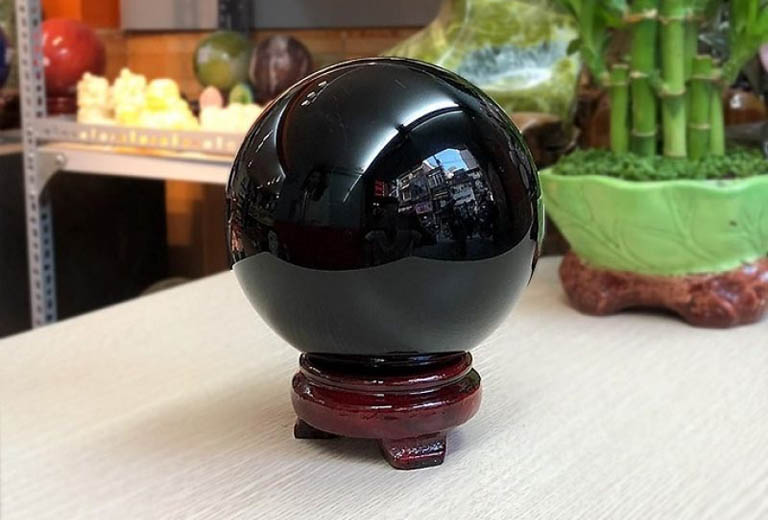 qua cau phong thuy nui lua den