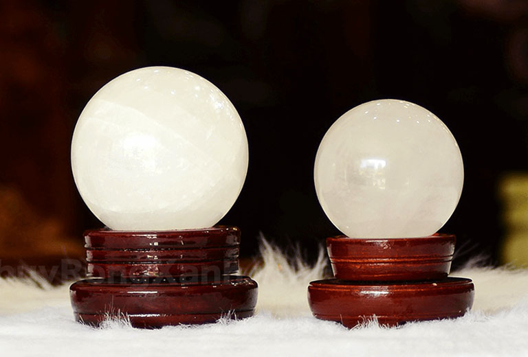 qua cau phong thuy canxit trang